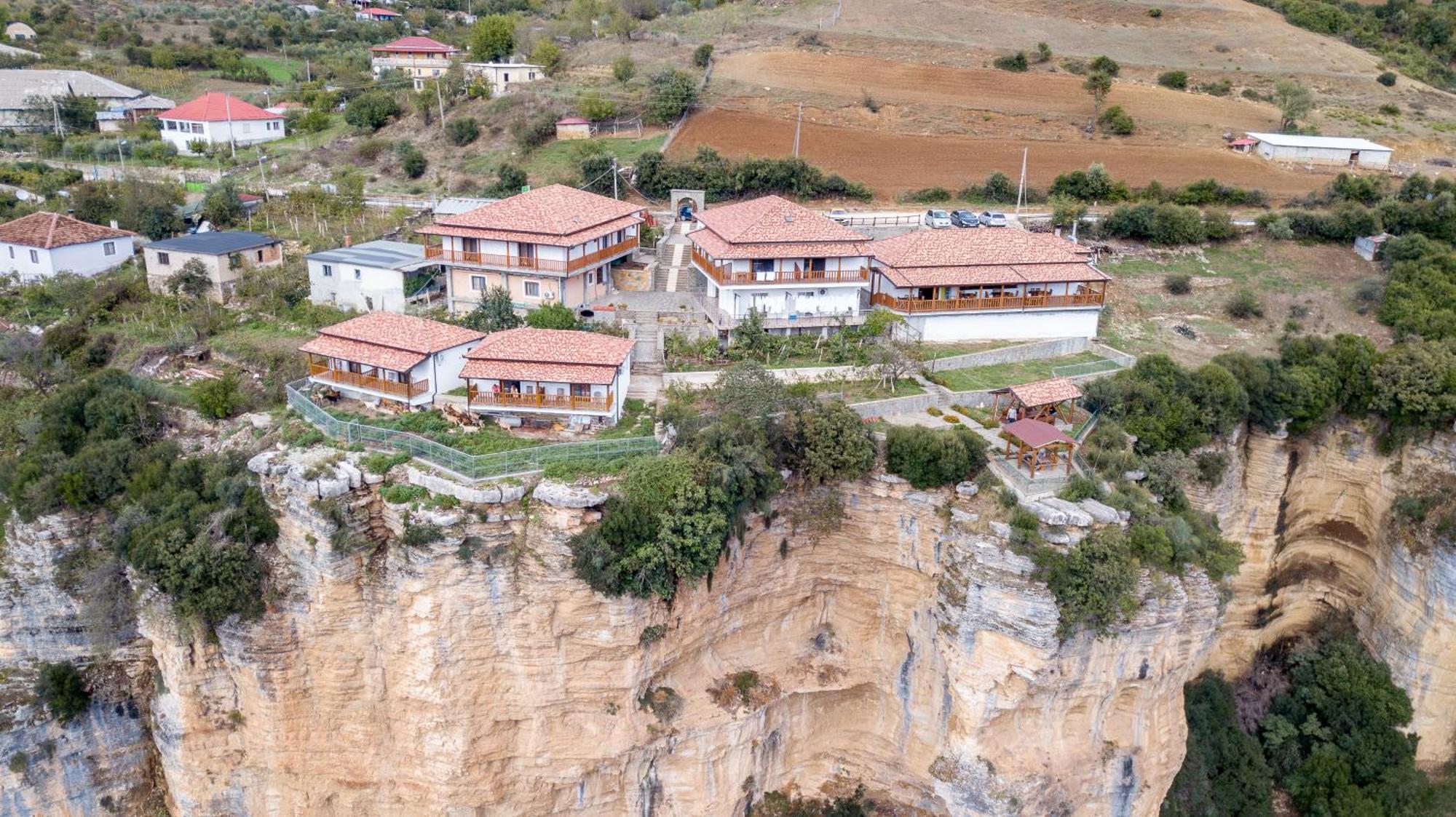 Bracaj * Corovode